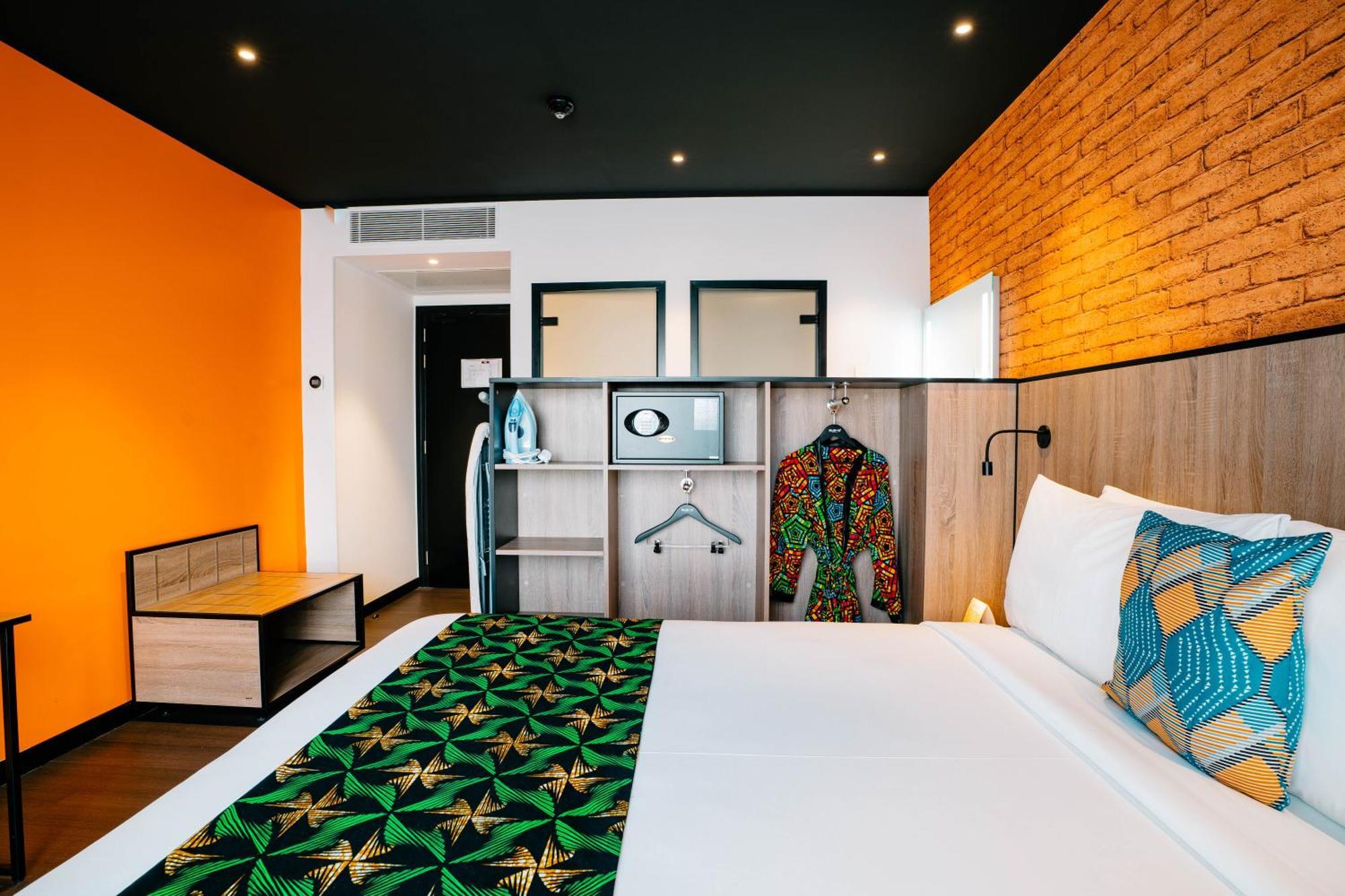 Onomo Hotel Кампала Экстерьер фото