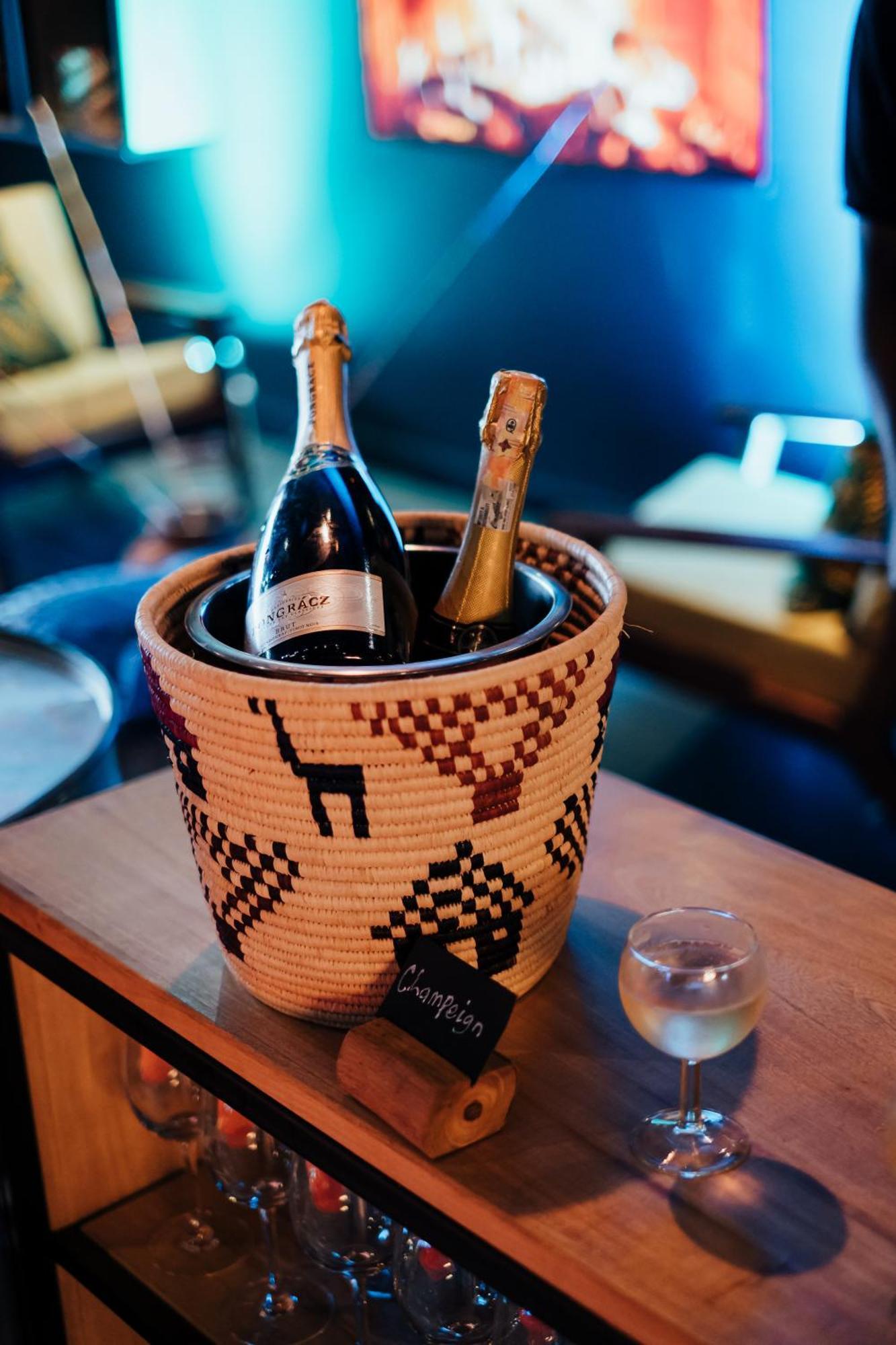 Onomo Hotel Кампала Экстерьер фото