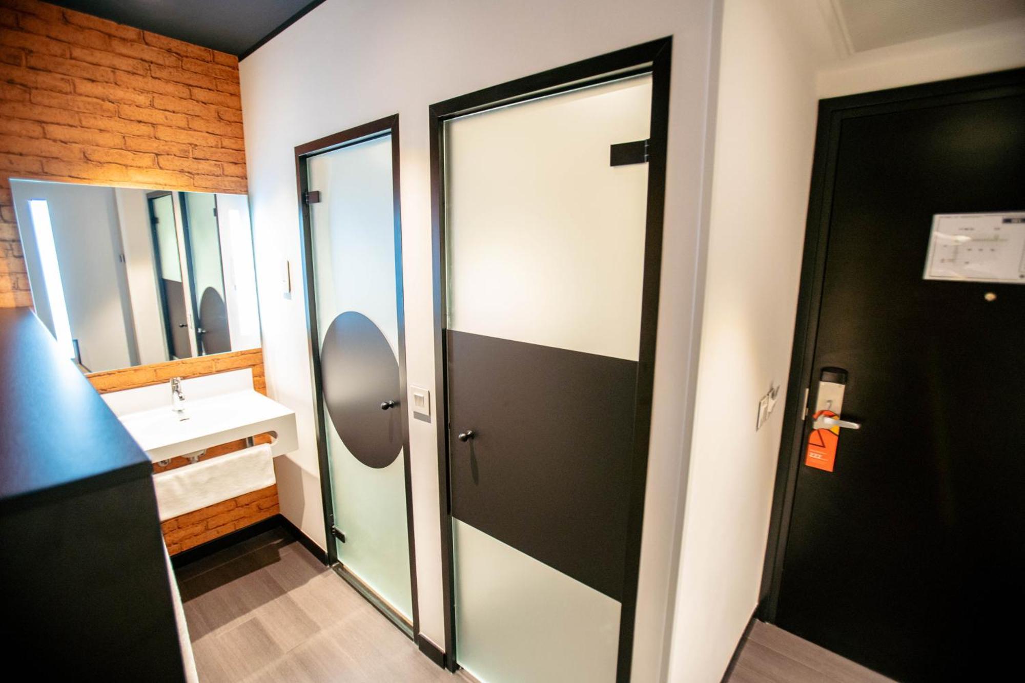 Onomo Hotel Кампала Экстерьер фото